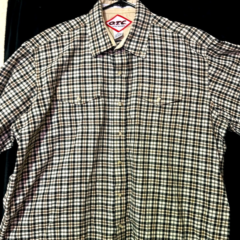Men’s casual button up shirt